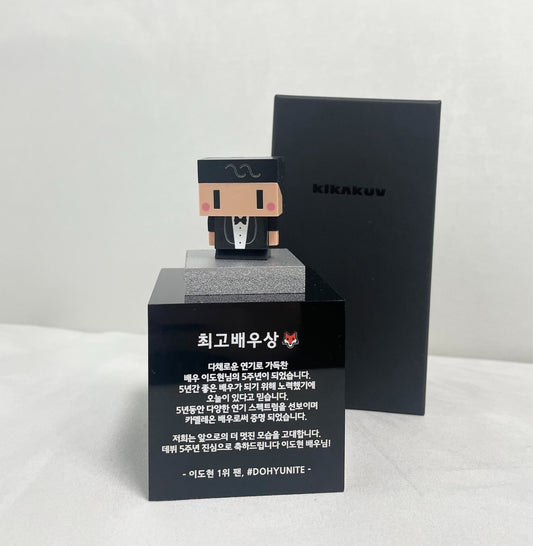Customized Figure Trophy (Gift Wrapping Incl.)